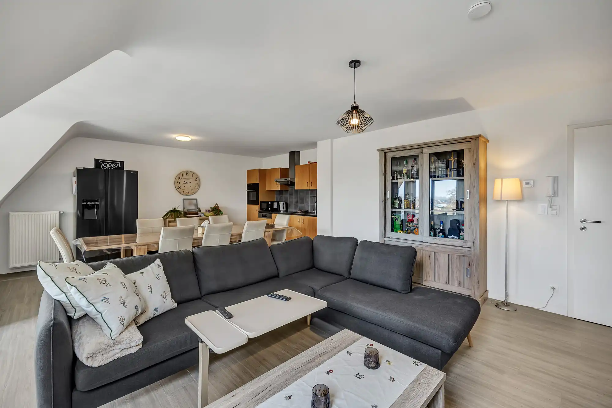 Gerenoveerd appartement met twee slaapkamers en staanplaats foto 10