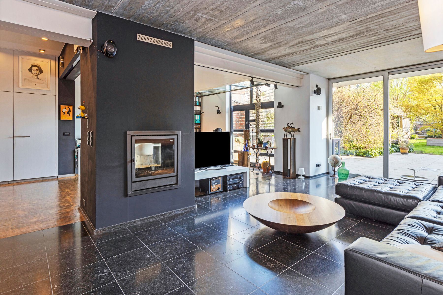 Prachtige woning met grote tuin foto 3