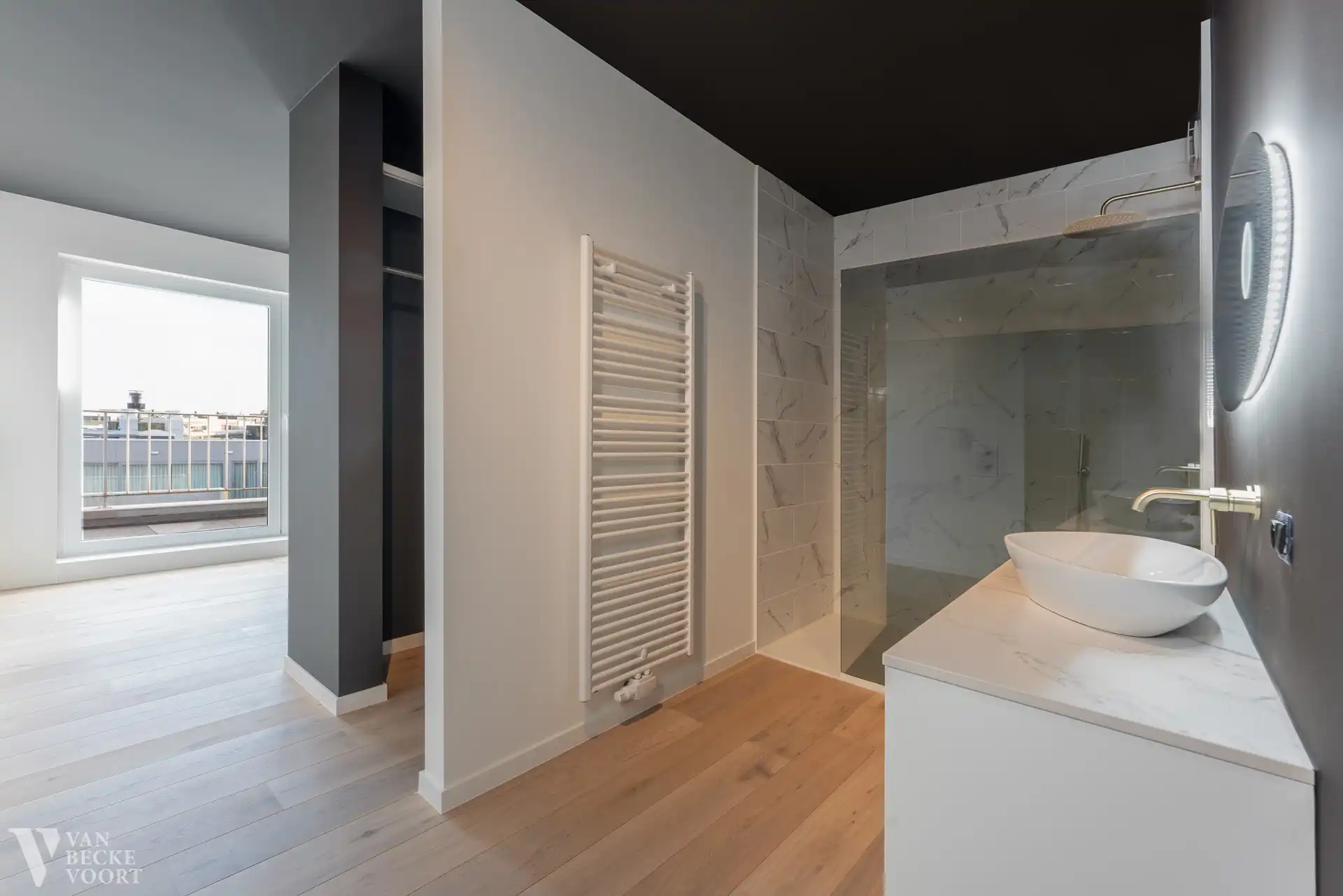 Standingvol gerenoveerde penthouse met (zee-)zicht foto 11