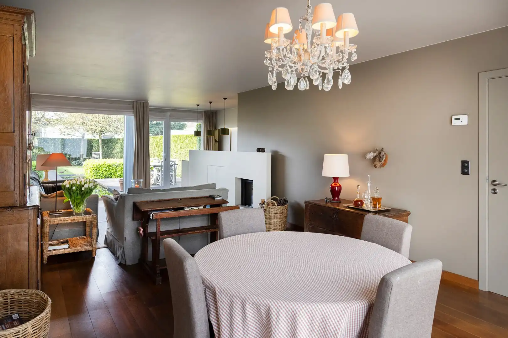 Gezellige stadswoning met zongerichte tuin, garage & parking. foto 2