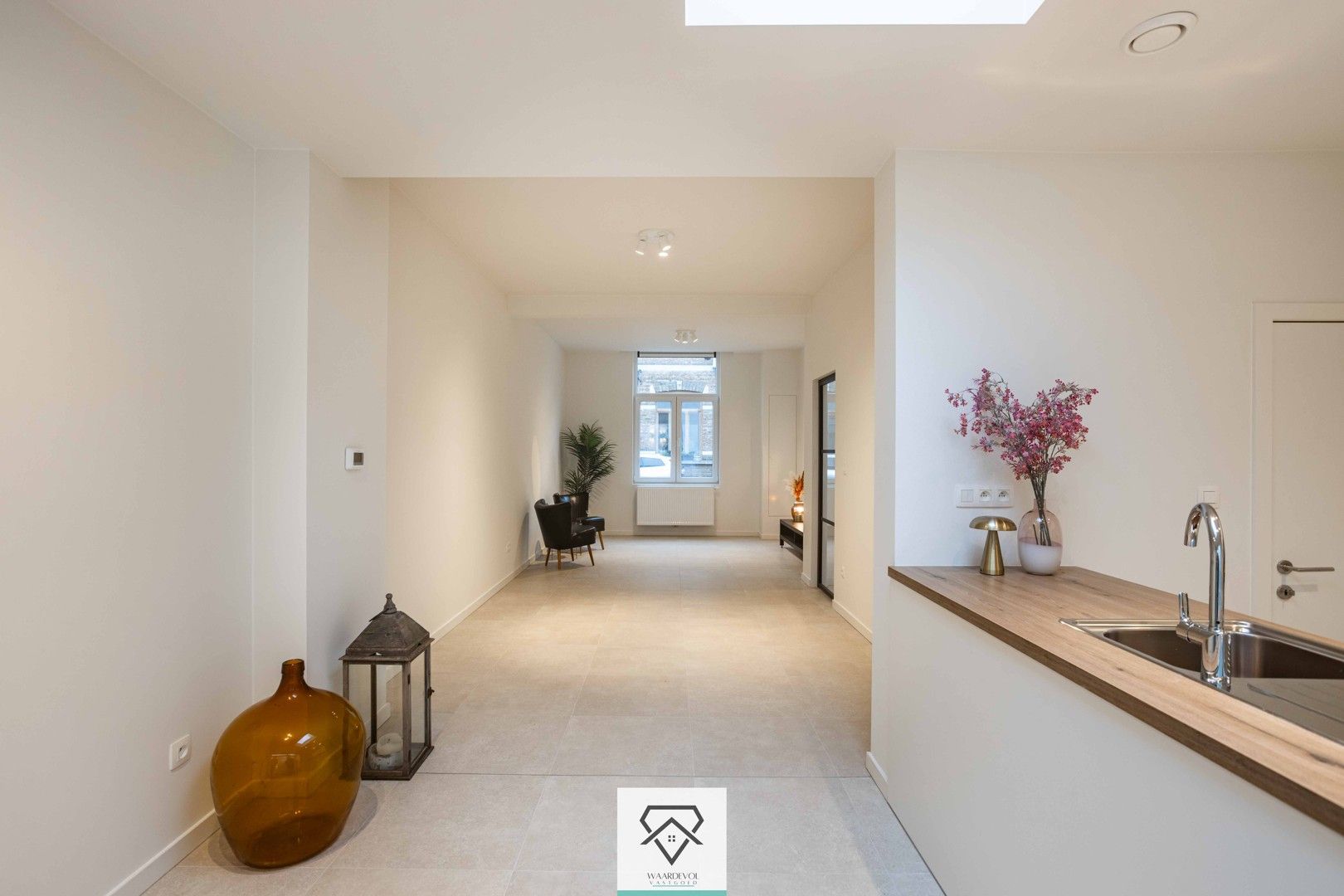 Comfortabel en duurzaam wonen op een gegeerde locatie met drie slaapkamers foto {{pictureIndex}}