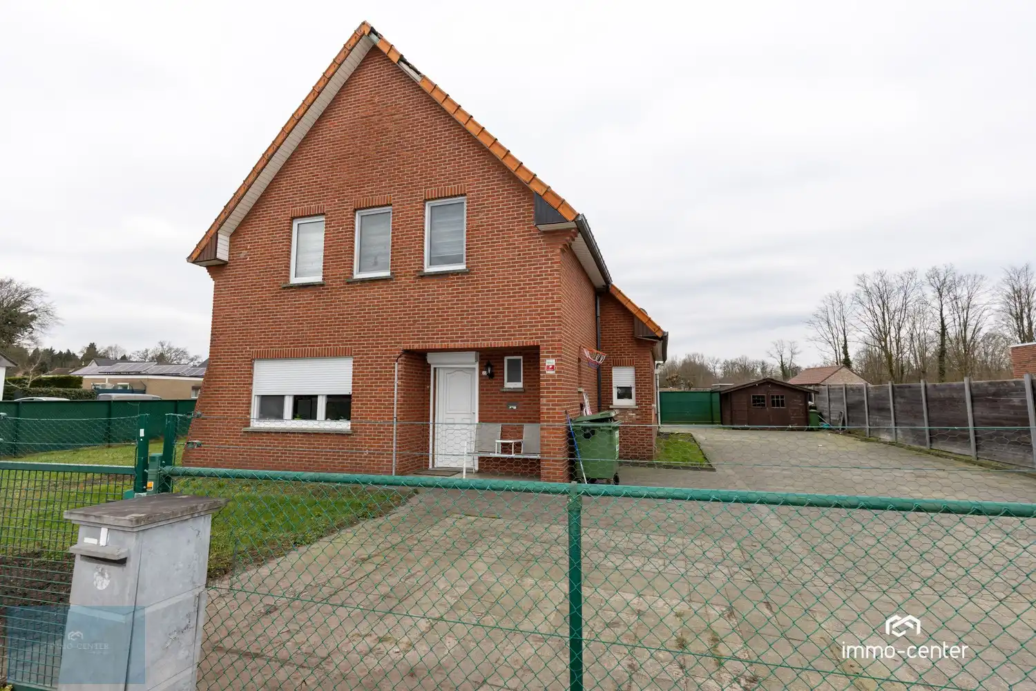 Hoofdfoto van de publicatie: Ruime open bebouwing met westgerichte tuin in Genk