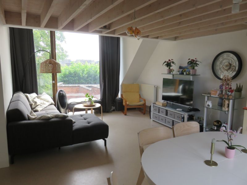 Eigentijds en lichtrijk duplexappartement foto 4