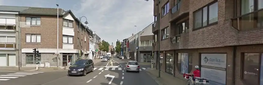 INSTAPKLAAR KANTOOR MET PARKING OP HOEKLOCATIE foto 18
