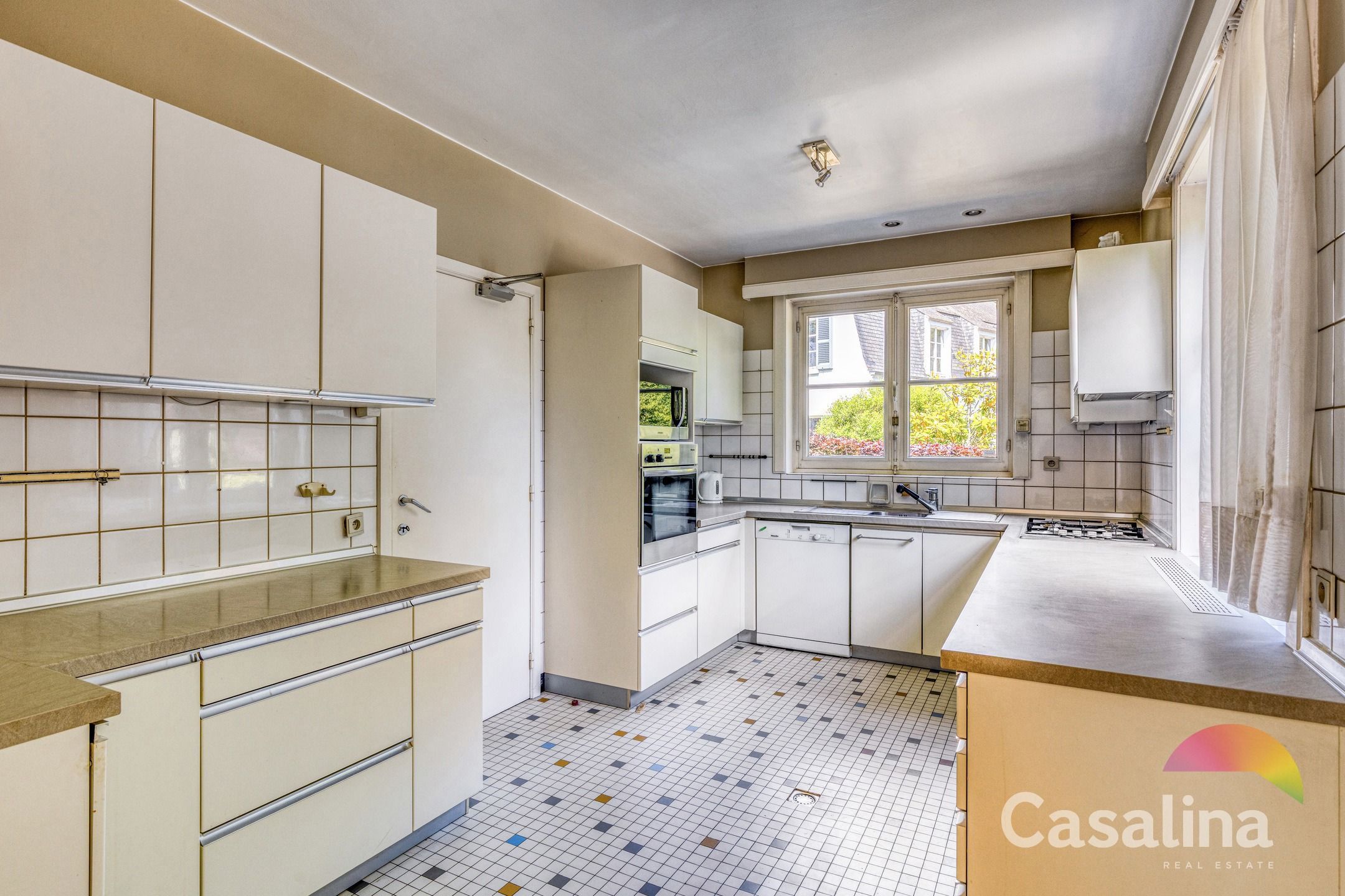 Wijk Baron Albert d'Huart–Viergevelvilla met veel potentieel foto 11