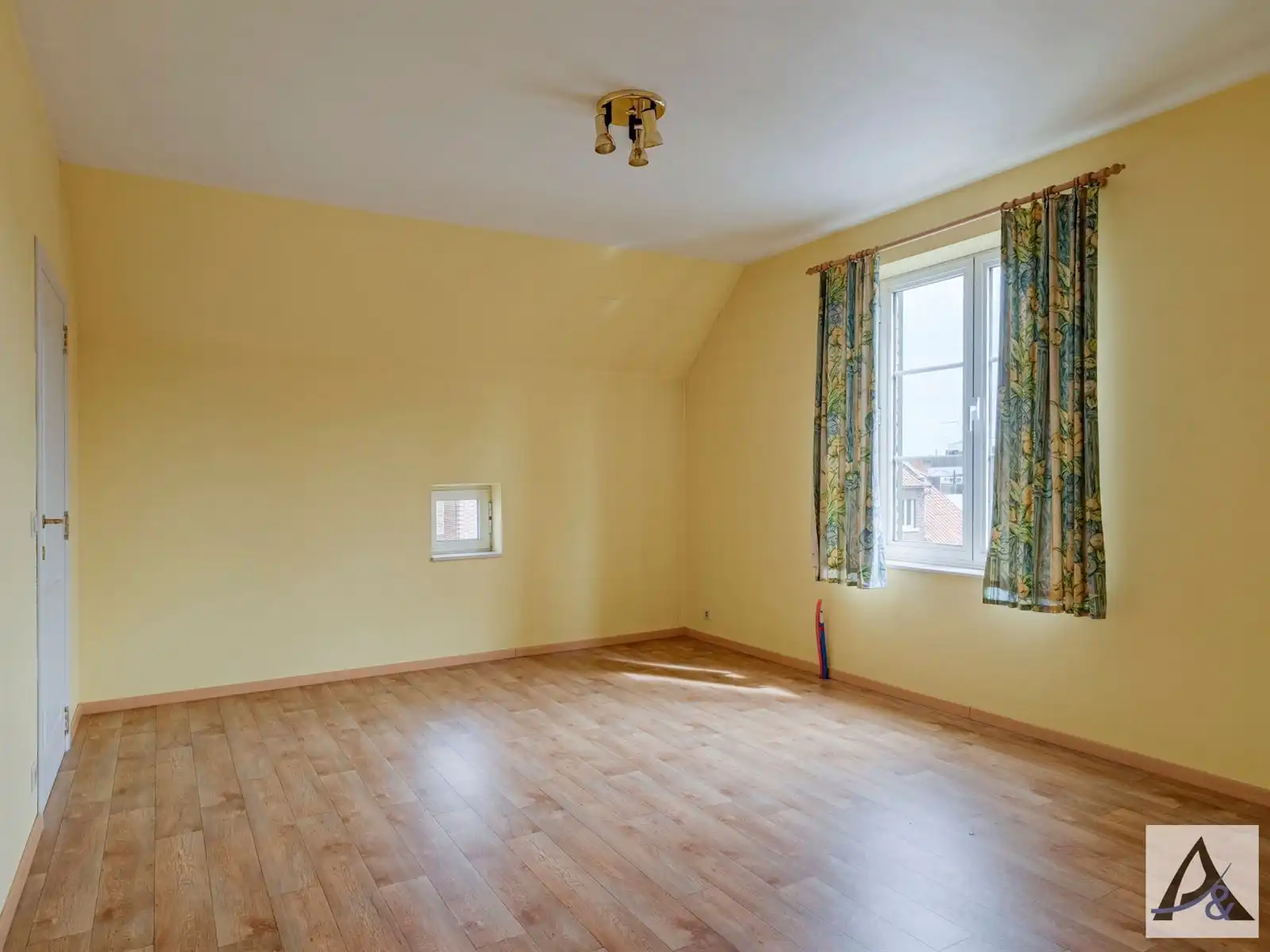 Exclusieve villa met ruime loods in hartje Munsterbilzen foto 45