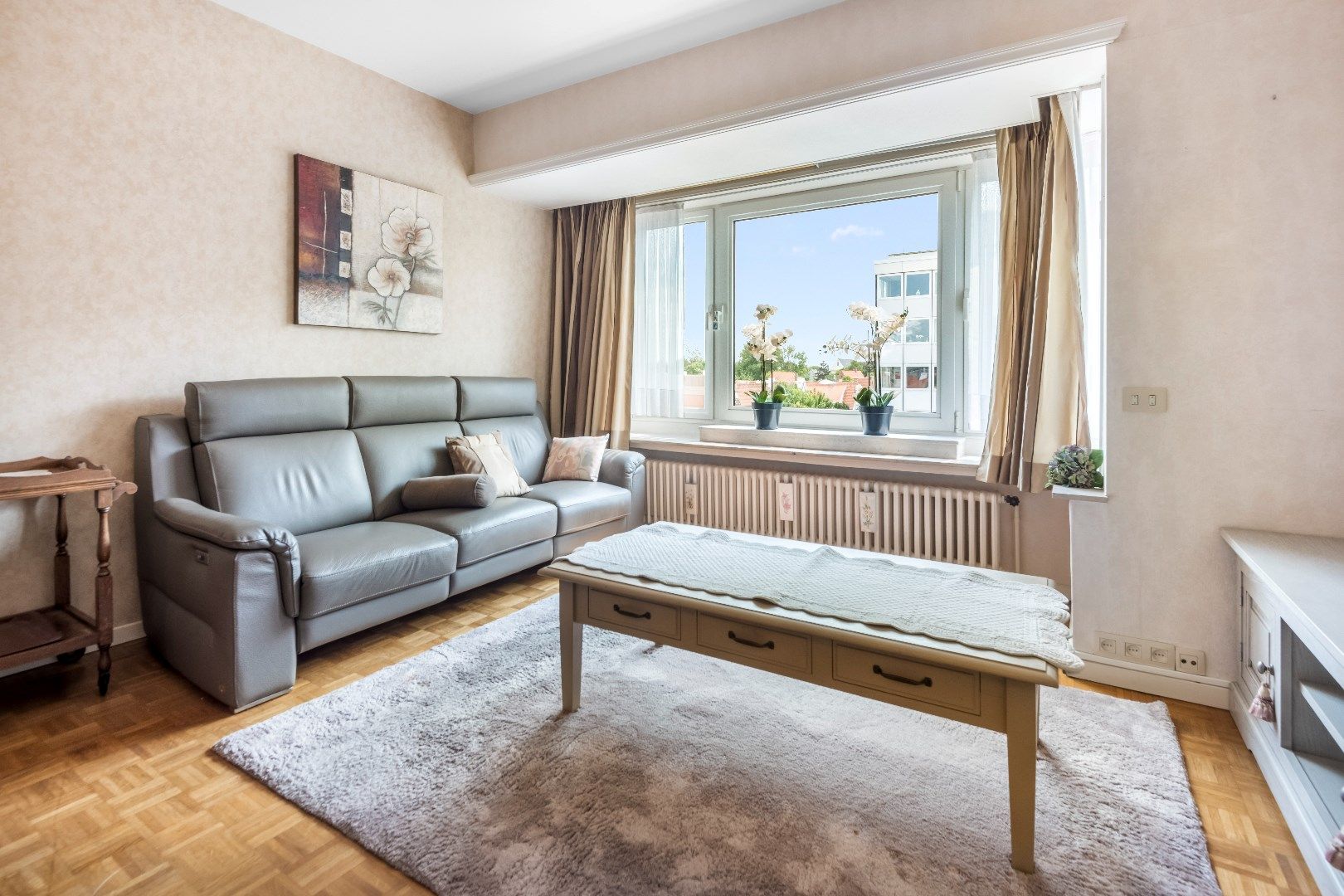 Aangenaam appartement met open zicht gelegen aan de zuidkant van het Burgemeester Frans Desmidtplein.  foto 2