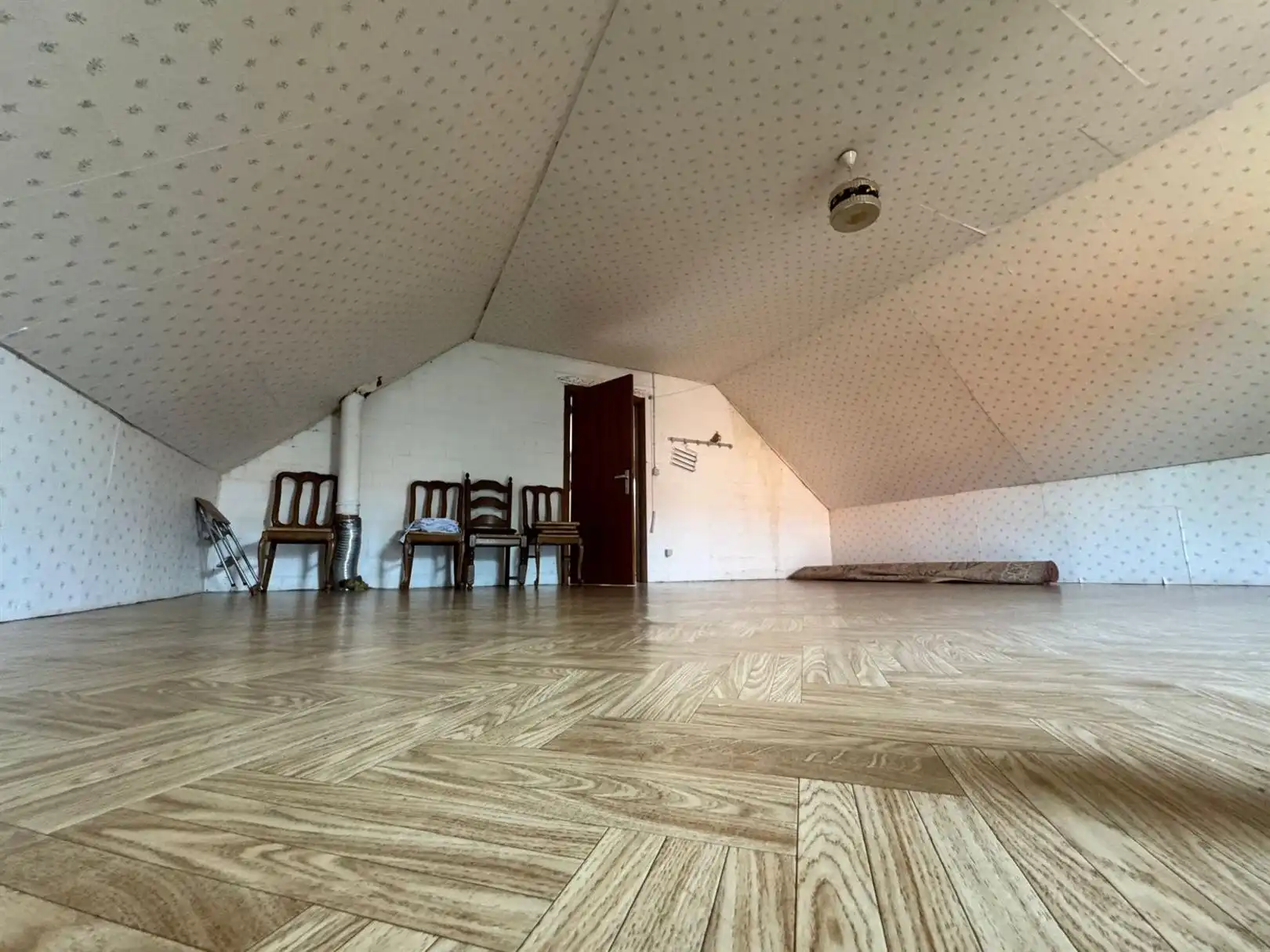 Volledig bemeubelde woning te huur in Sint-Gillis-Waas – ideaal voor bedrijven en zelfstandigen foto 10