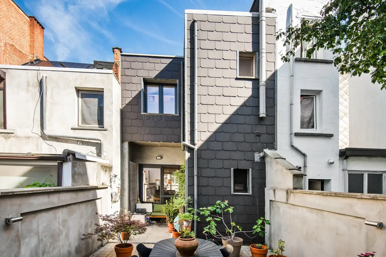 Instapklare woning met gezellige stadstuin foto 25