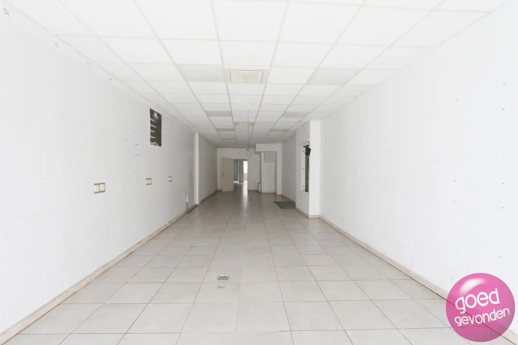 HANDEL MET WOONST - TERRAS - TUIN - CENTRALE LIGGING  foto 7