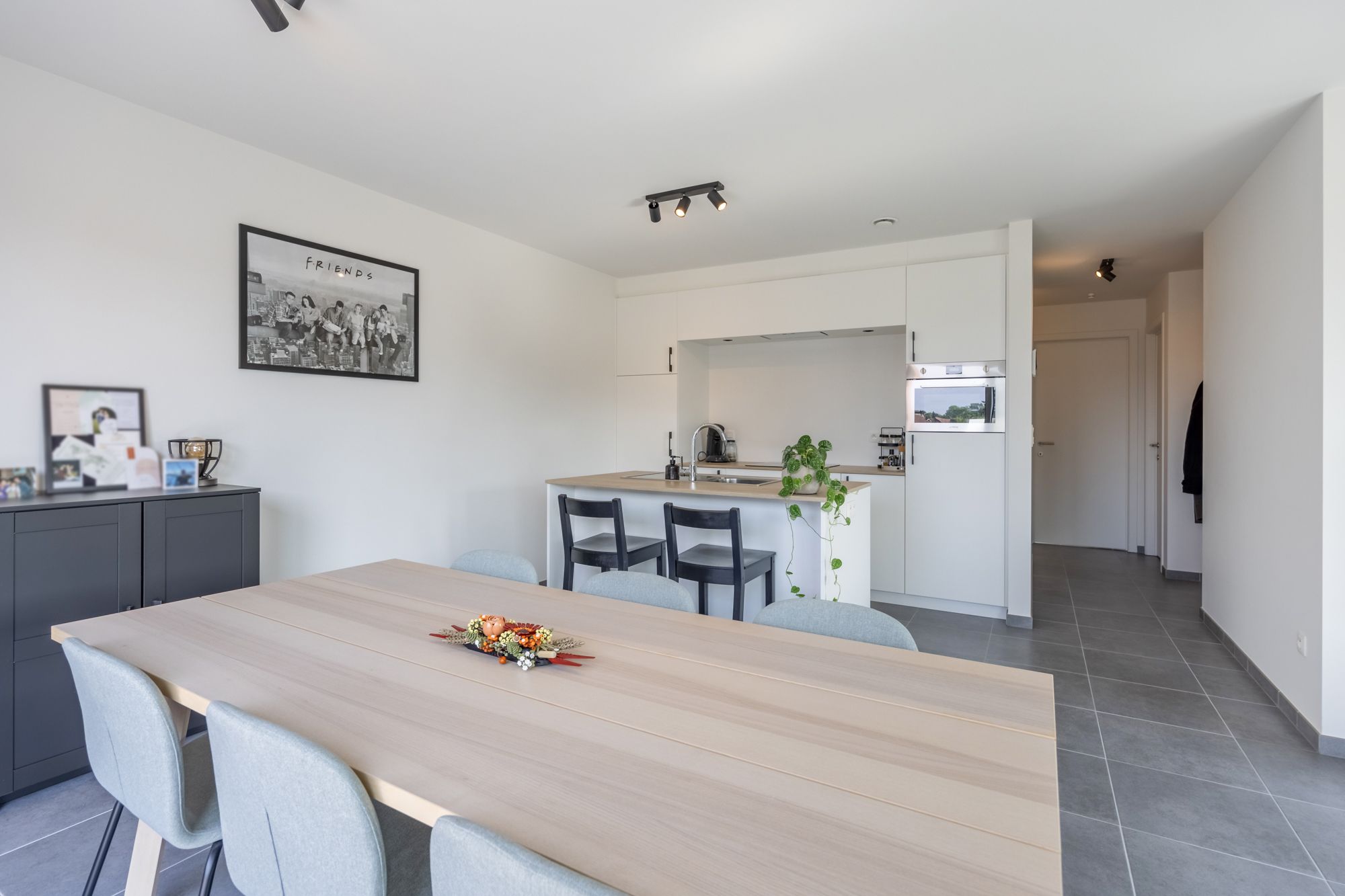 IDEALIS VASTGOED - PRACHTIG  EN LUXUEUS APPARTEMENT MET 2 SLAAPKAMERS, AANGENAME LEEFRUIMTE MET AANSLUITEND TERRAS, CARPORT EN EXTRA BERGRUIMTE foto 8