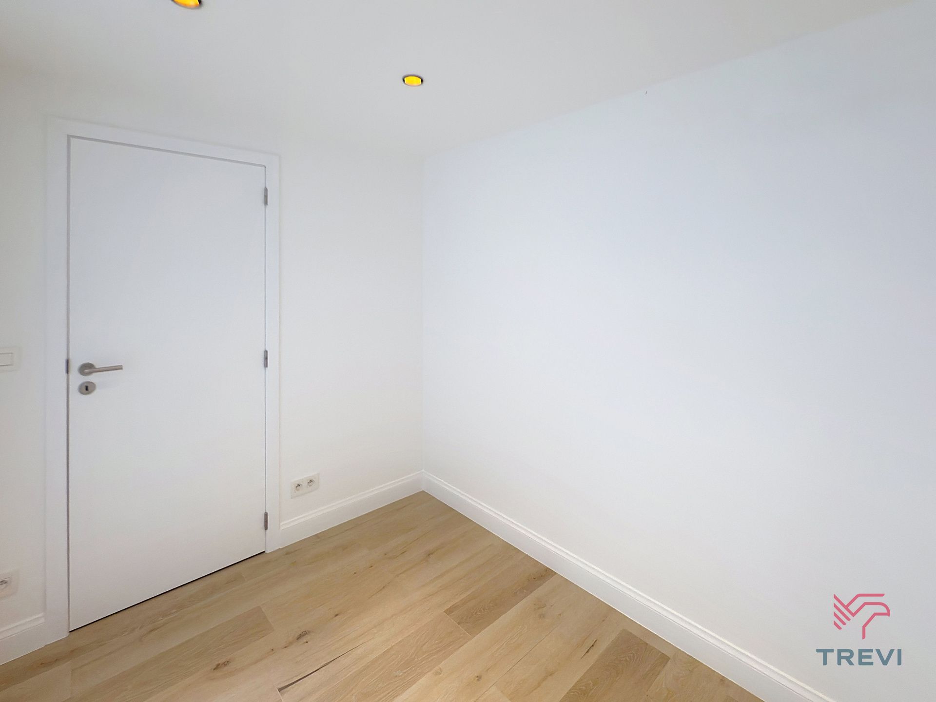 Gerenoveerd 2 slaapkamer appartement voor 1e bewoning! foto 8