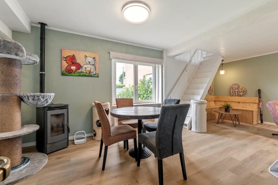INSTAPKLARE WONING MET 4 SLAAPKAMERS EN 2 BADKAMERS OP EEN GOEDE LOCATIE foto 2