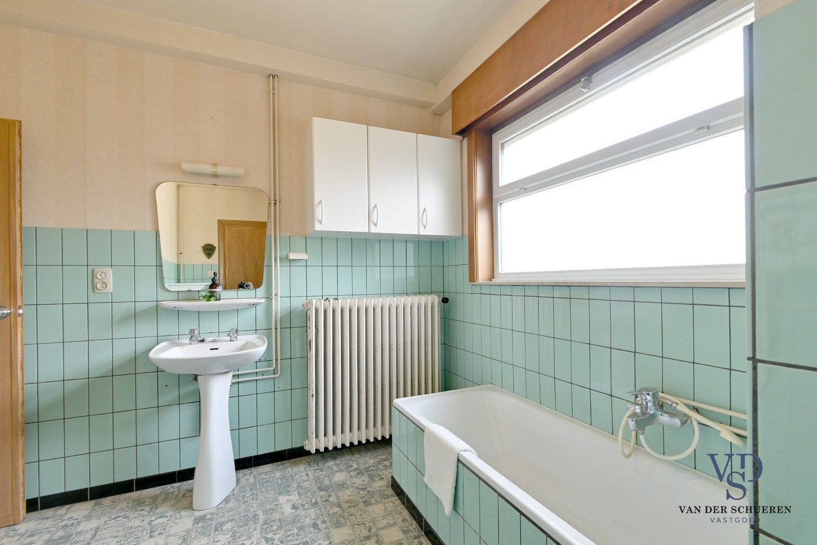Te renoveren bungalow op een perceel van ca. 2.840 m² foto 15