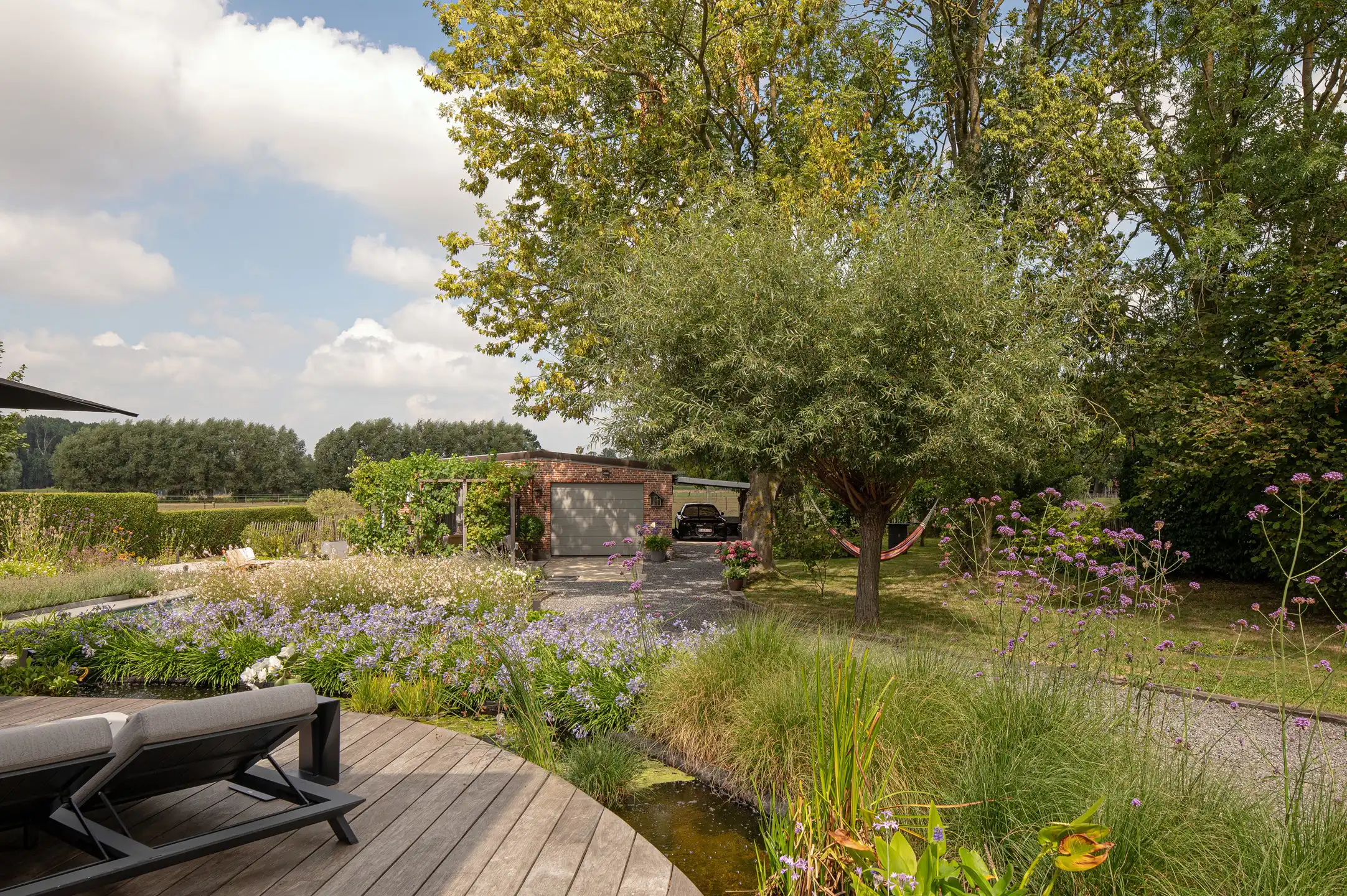 Volledig gerenoveerde woning met 5 slaapkamers, zwembad en prachtig aangelegde tuin op 1.643 m². foto 28