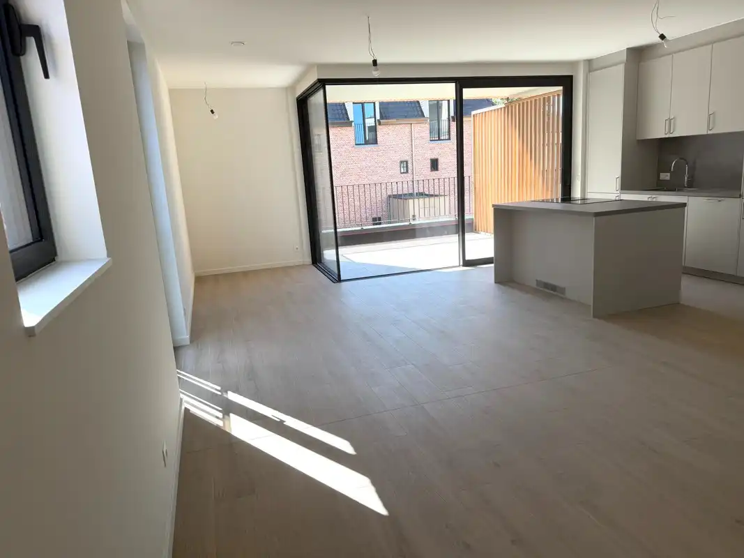 Instapklaar nieuwbouwappartement met 2 slaapkamers, heerlijke lichtinval & zalig terras - ondergrondse parking + berging. foto 10
