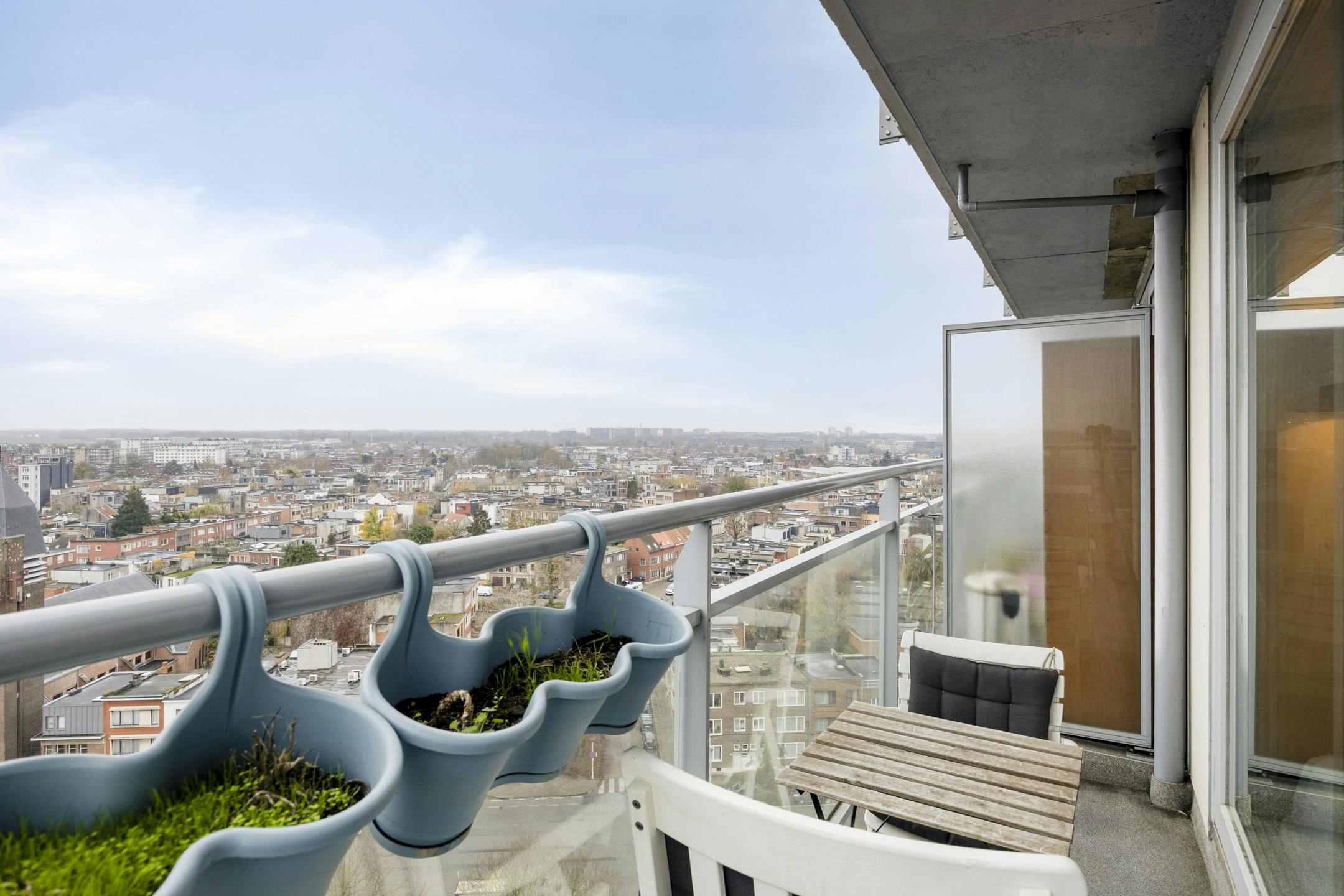 Instapklaar 2-slaapkamerappartement te koop in Berchem foto 6