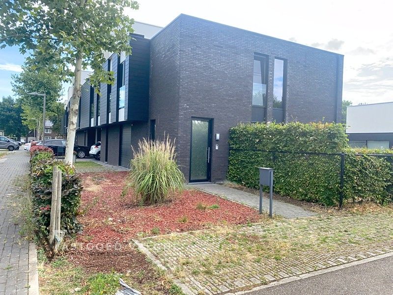 Moderne woning  van 151m² op wandelafstand van het centrum van Genk foto 36