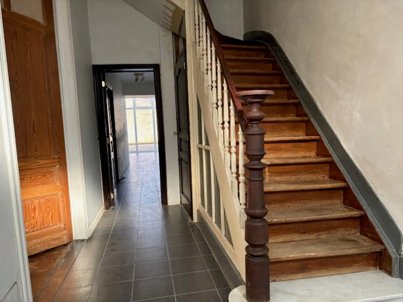 Herenwoning met inrijpoort te Tienen foto 21