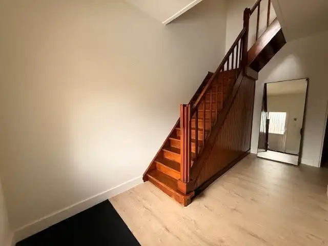 Een nette, comfortabele  gezinswoning met 3 slaapkamers, garage en tuin. foto 4