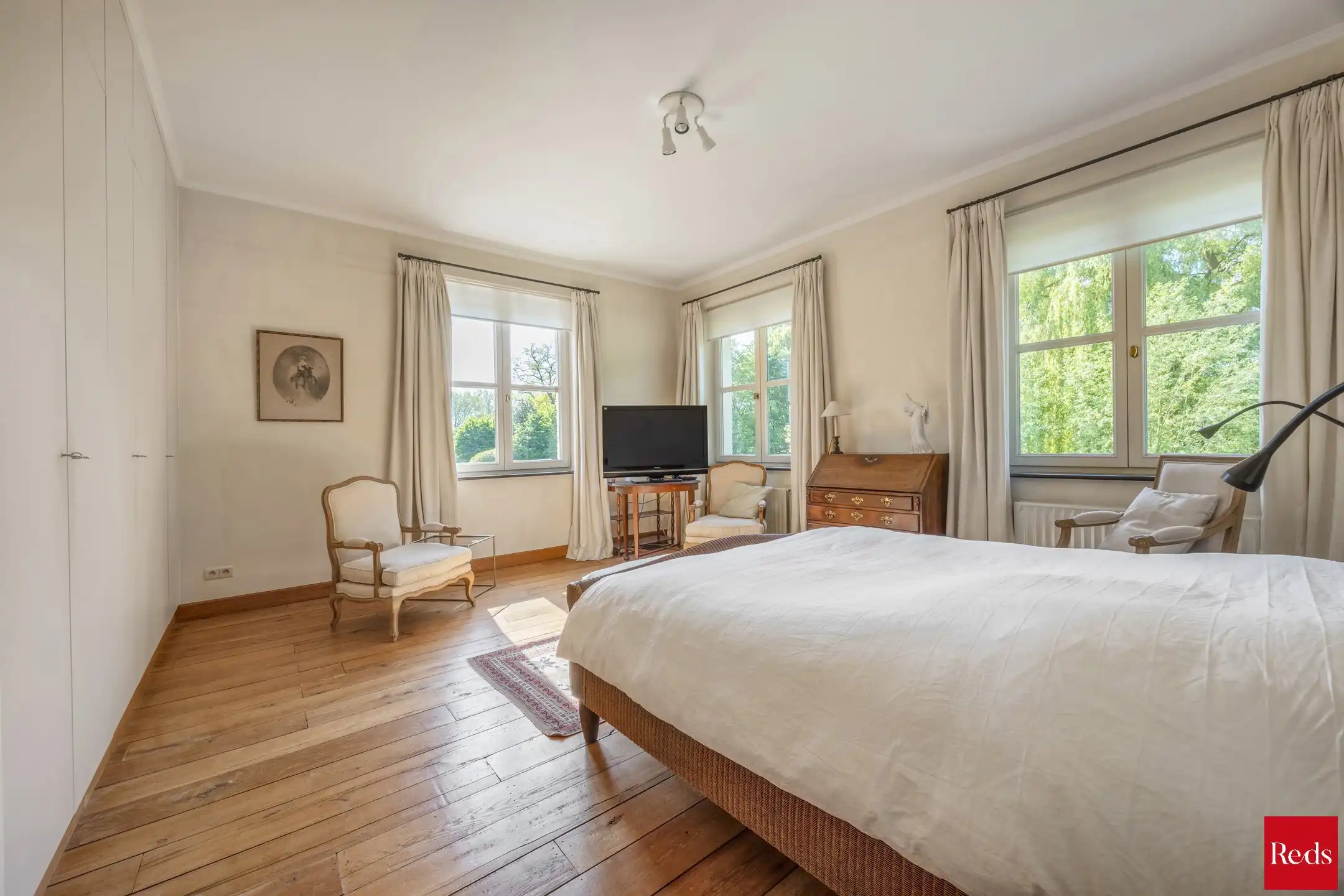 Statige luxevilla op royaal perceel van 3.877 m² met zwembad foto 28