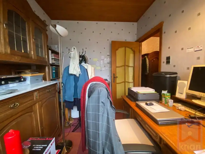 Ruime woning met tuin, 2 grote garages en kelder op grond groot 688m² foto 10