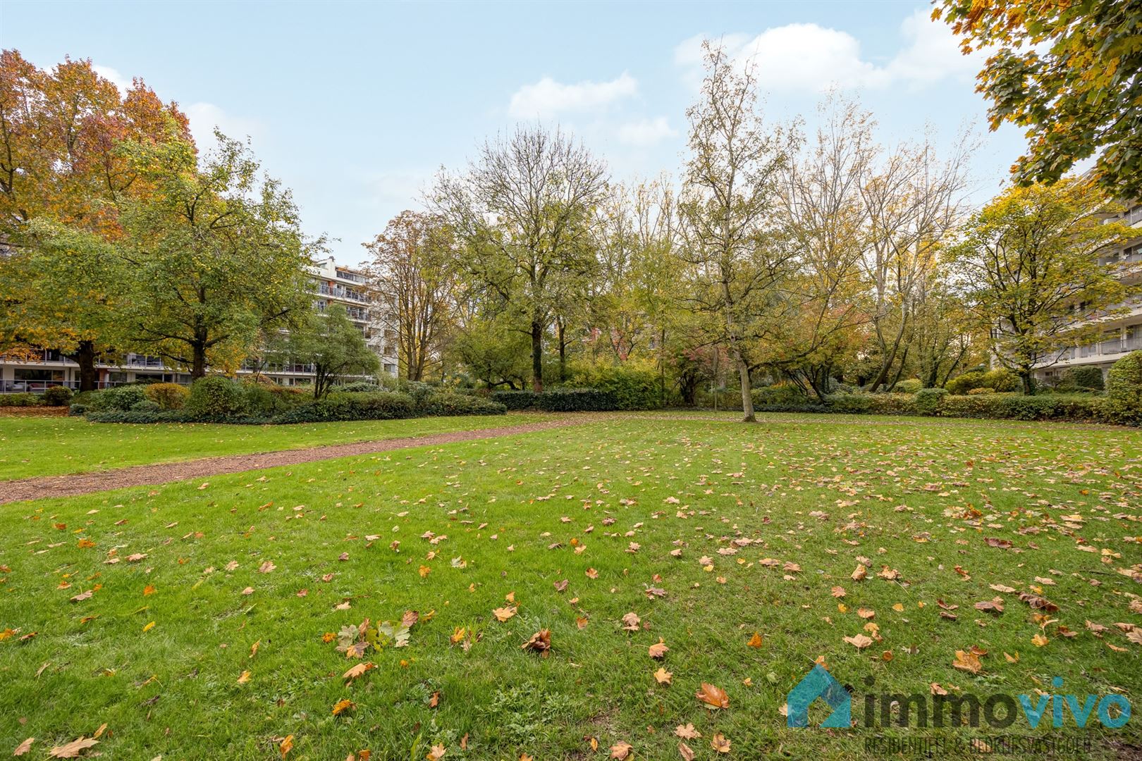 Instapklaar éénslaapkamerappartement met terras en parkzicht foto 15