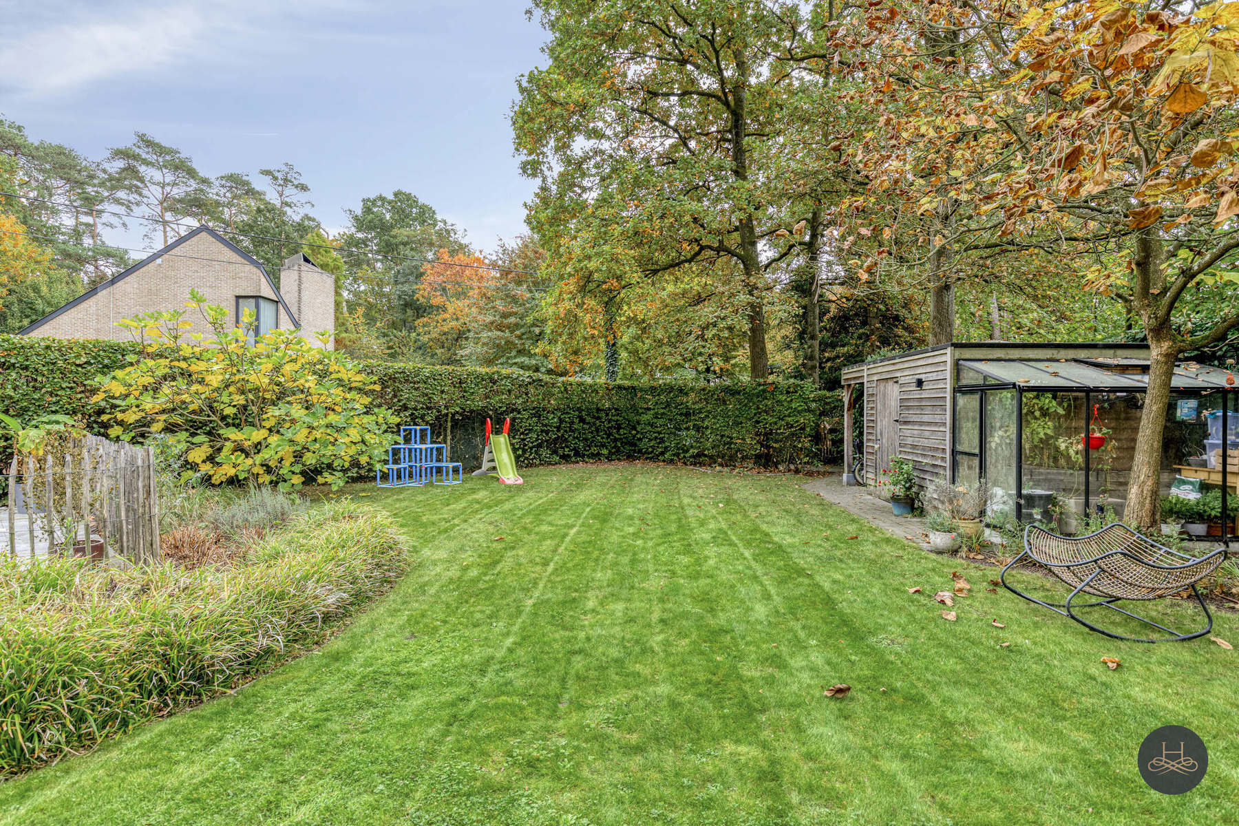 Indrukwekkende groen gelegen villa met zwembad en poolhouse  foto 45