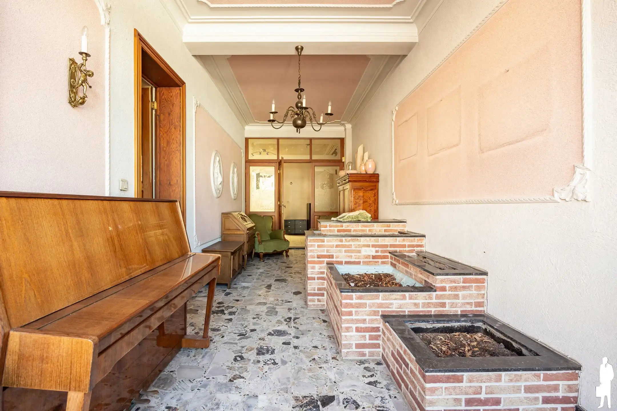 Te renoveren ruime woning met werkplaats foto 2
