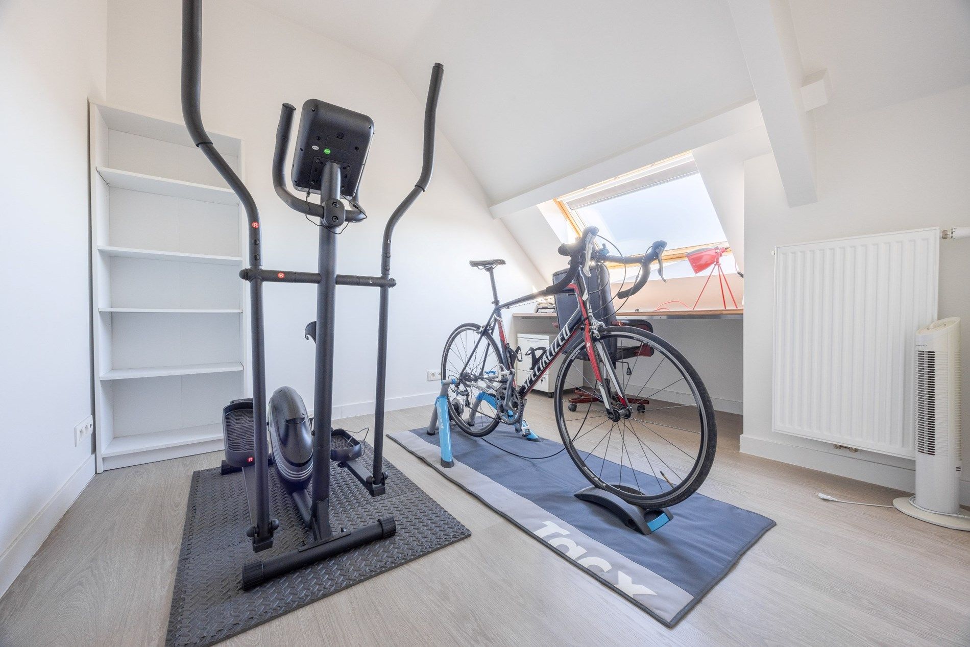 PRACHTIG VERNIEUWDE WONING MET AUTOSTAANPLAATS foto 12