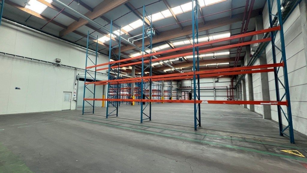 Logistiek bedrijfspand te huur in de haven van Gent foto 5
