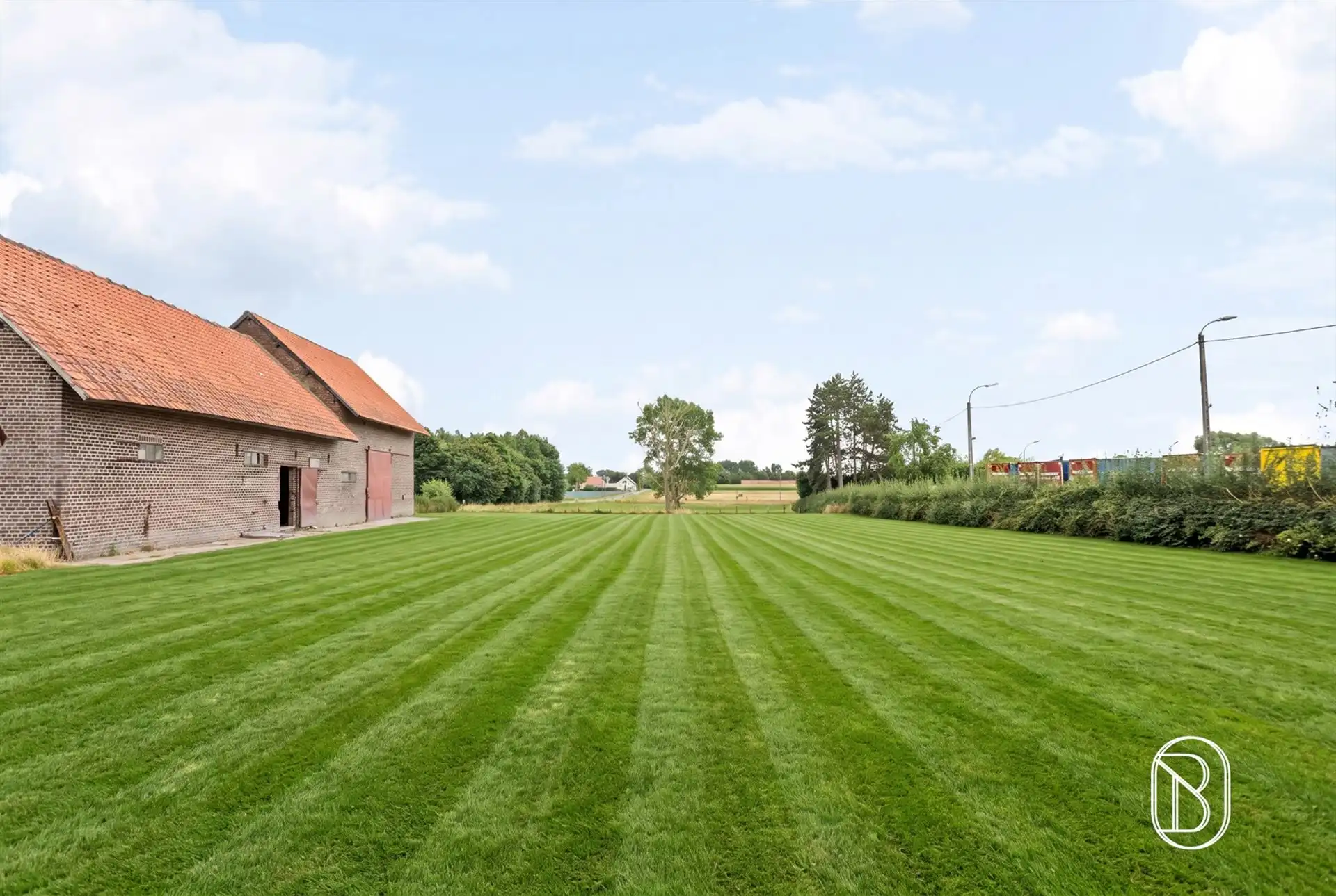 Eigendom met schuur en weide, op 1,6 hectare.  foto 6