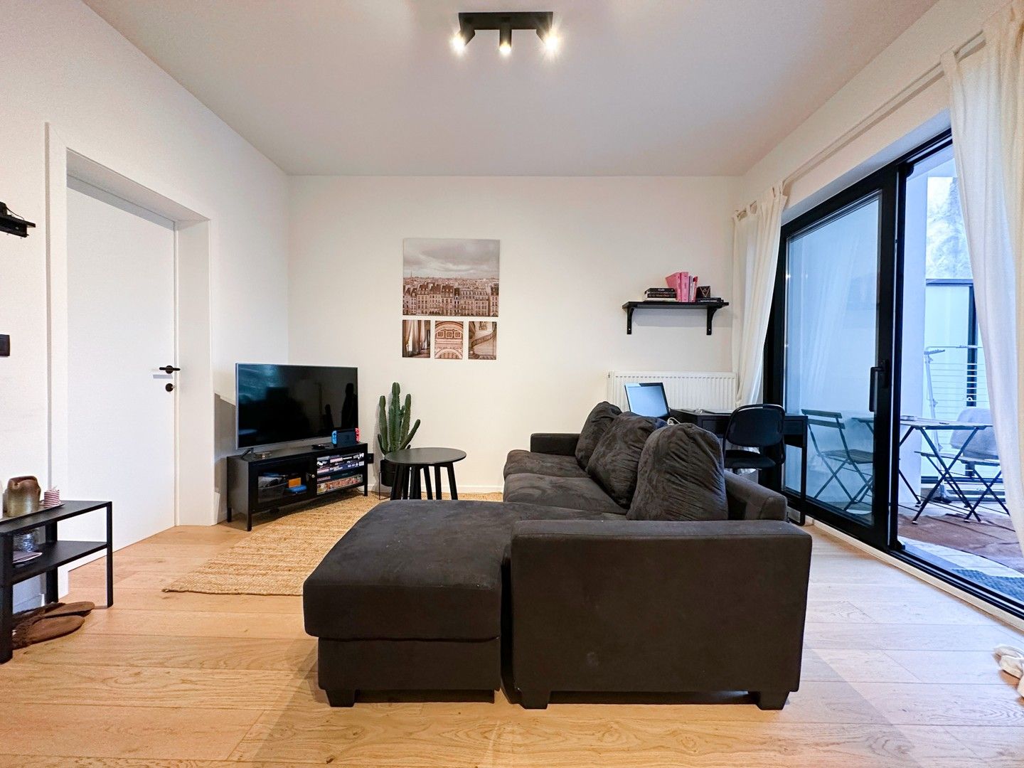 Instapklaar appartement met twee slaapkamers en terras nabij station Gent-Sint-Pieters foto 3