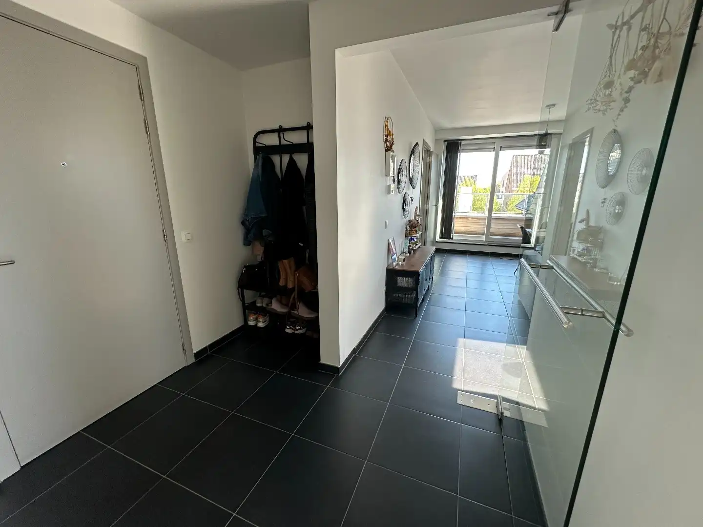 Instapklaar 2-slp appartement met terras én garage, Torhout Wijnendale foto 3