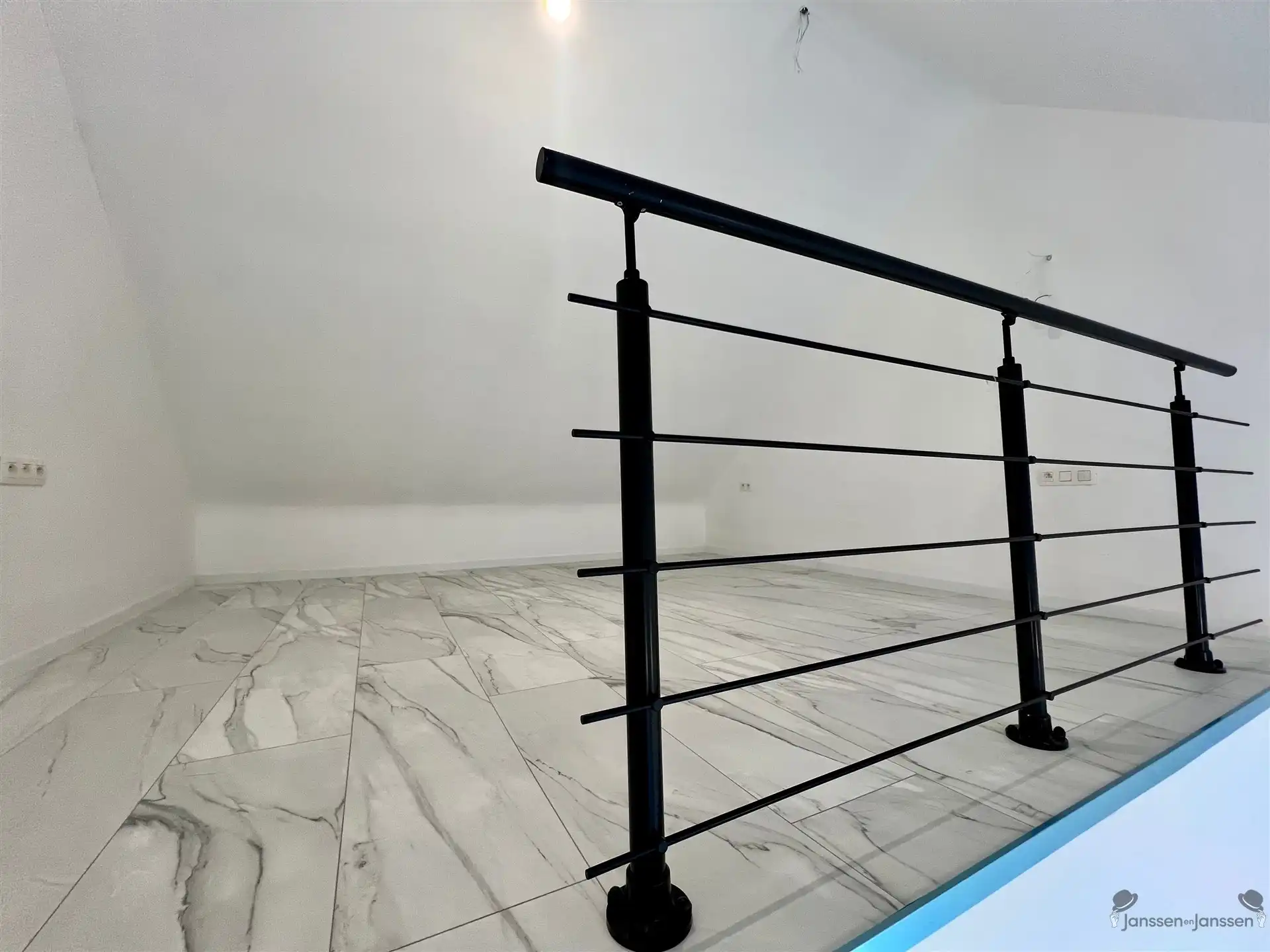 Gerenoveerde rijwoning met 2 slaapkamers foto 8