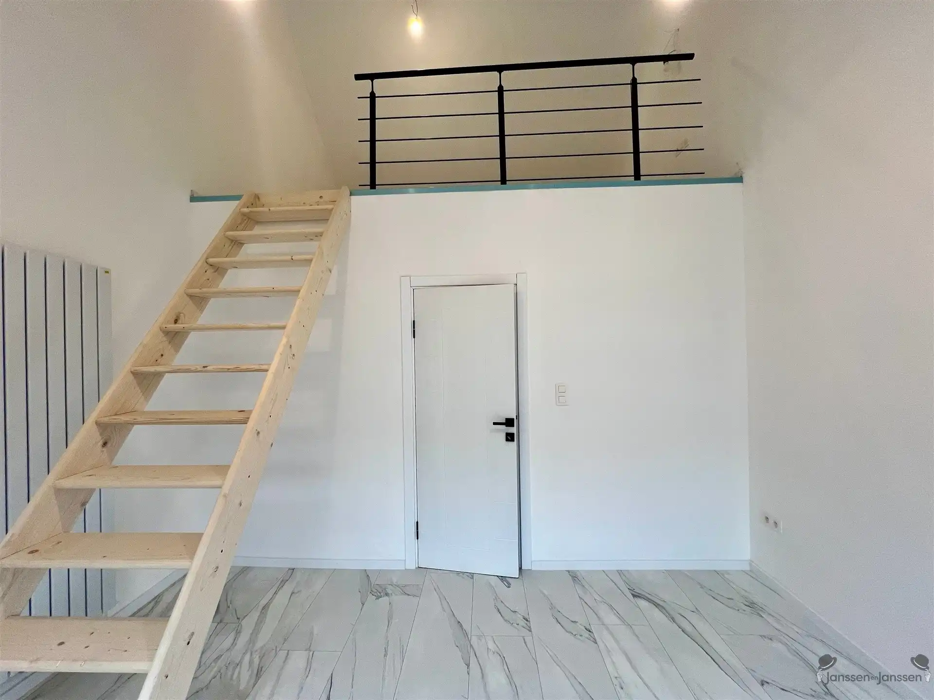 Gerenoveerde rijwoning met 2 slaapkamers foto 8