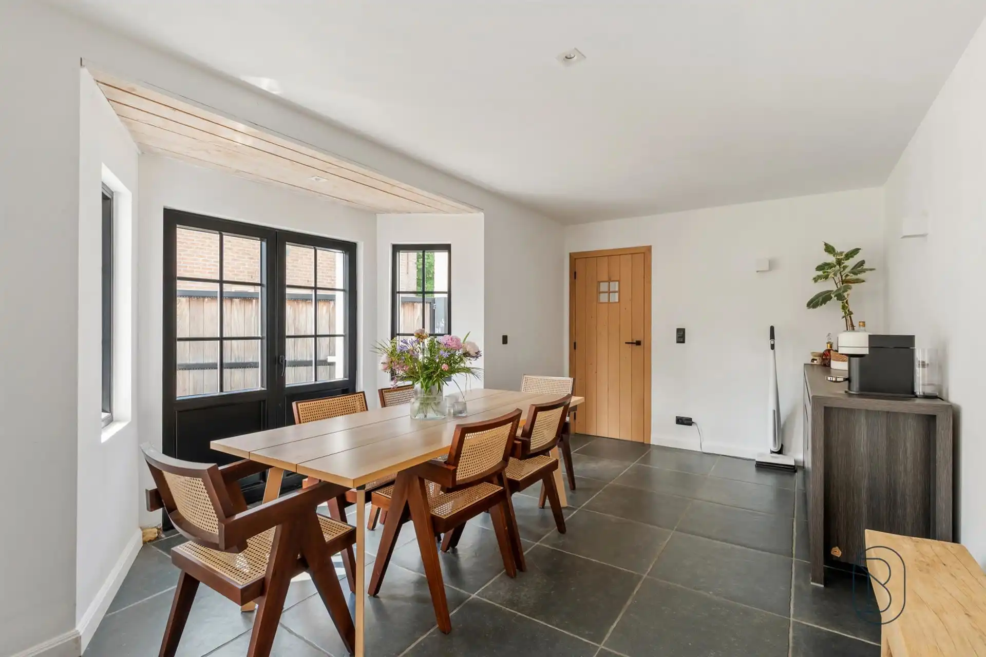 Knap gerenoveerde woning met 3 à 4 slk, en zwemvijver foto 6
