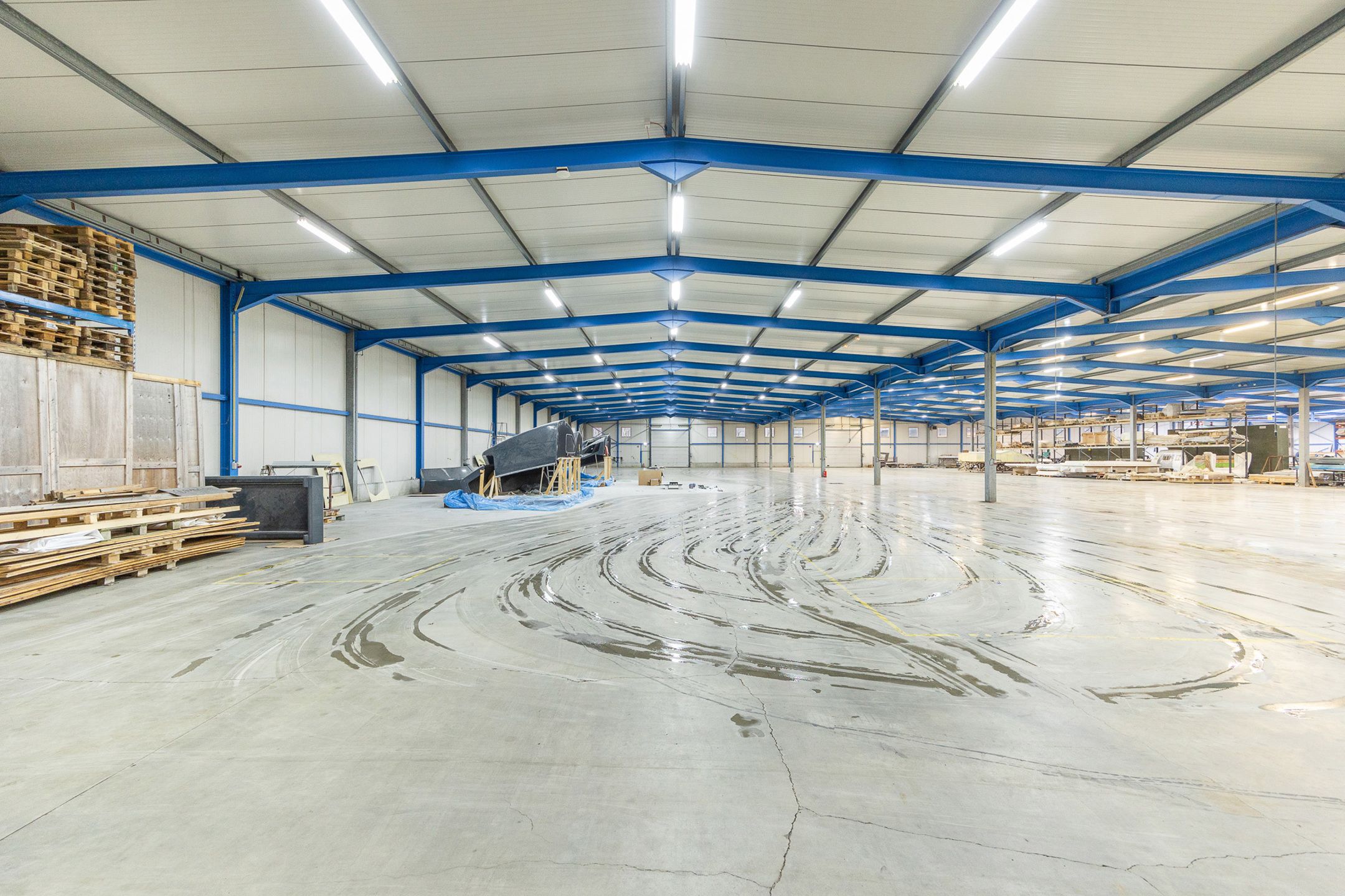 Magazijnen te huur met kantoor foto 9