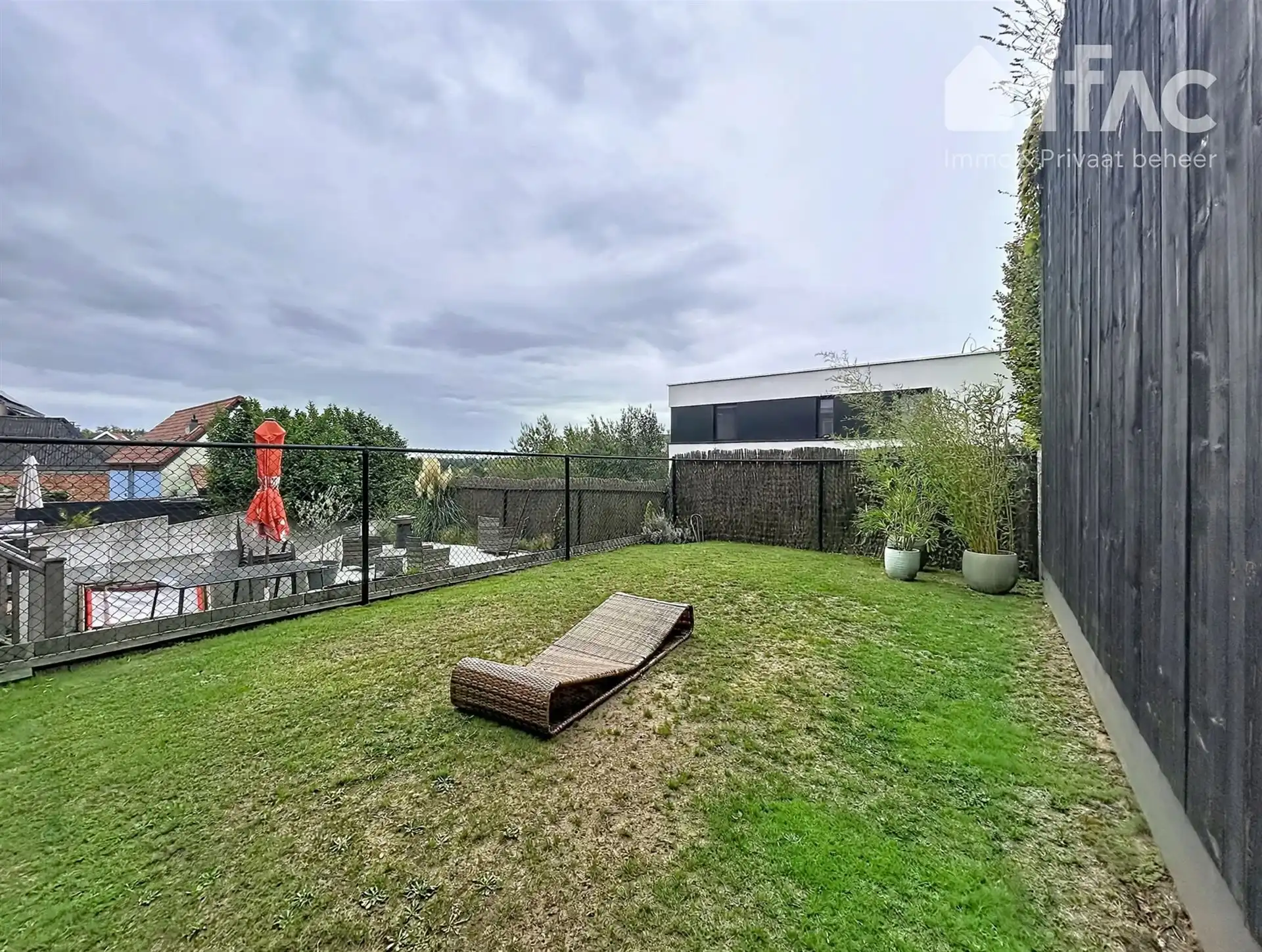 Gelijkvloers duplex-appartement met tuin en terras foto 13