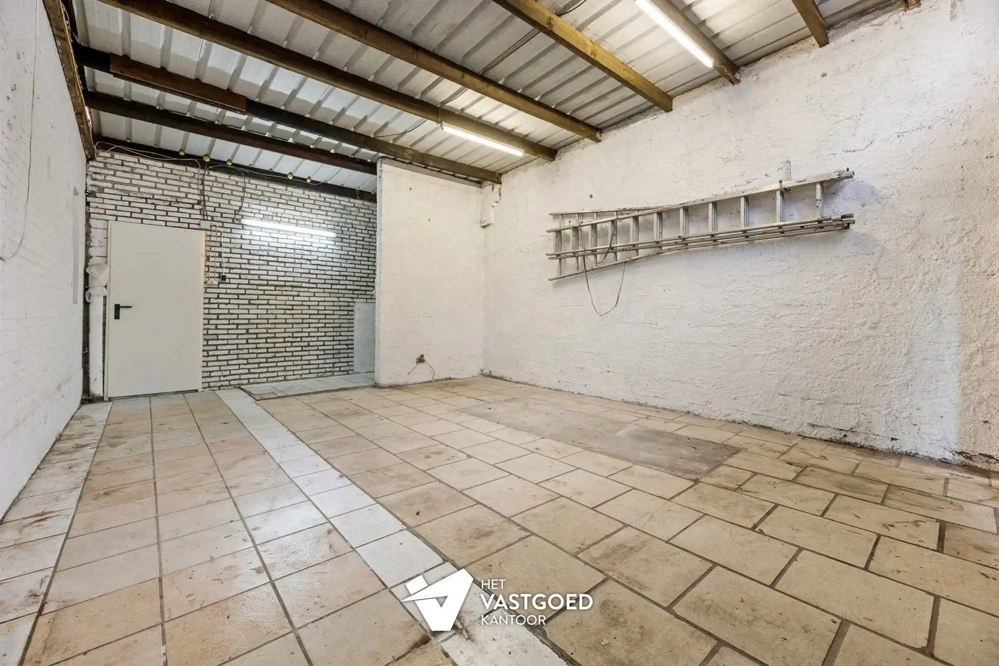 TE RENOVEREN KARAKTERVOLLE WONING UITERST RUSTIG GELEGEN TE BERINGEN-MIJN foto 17