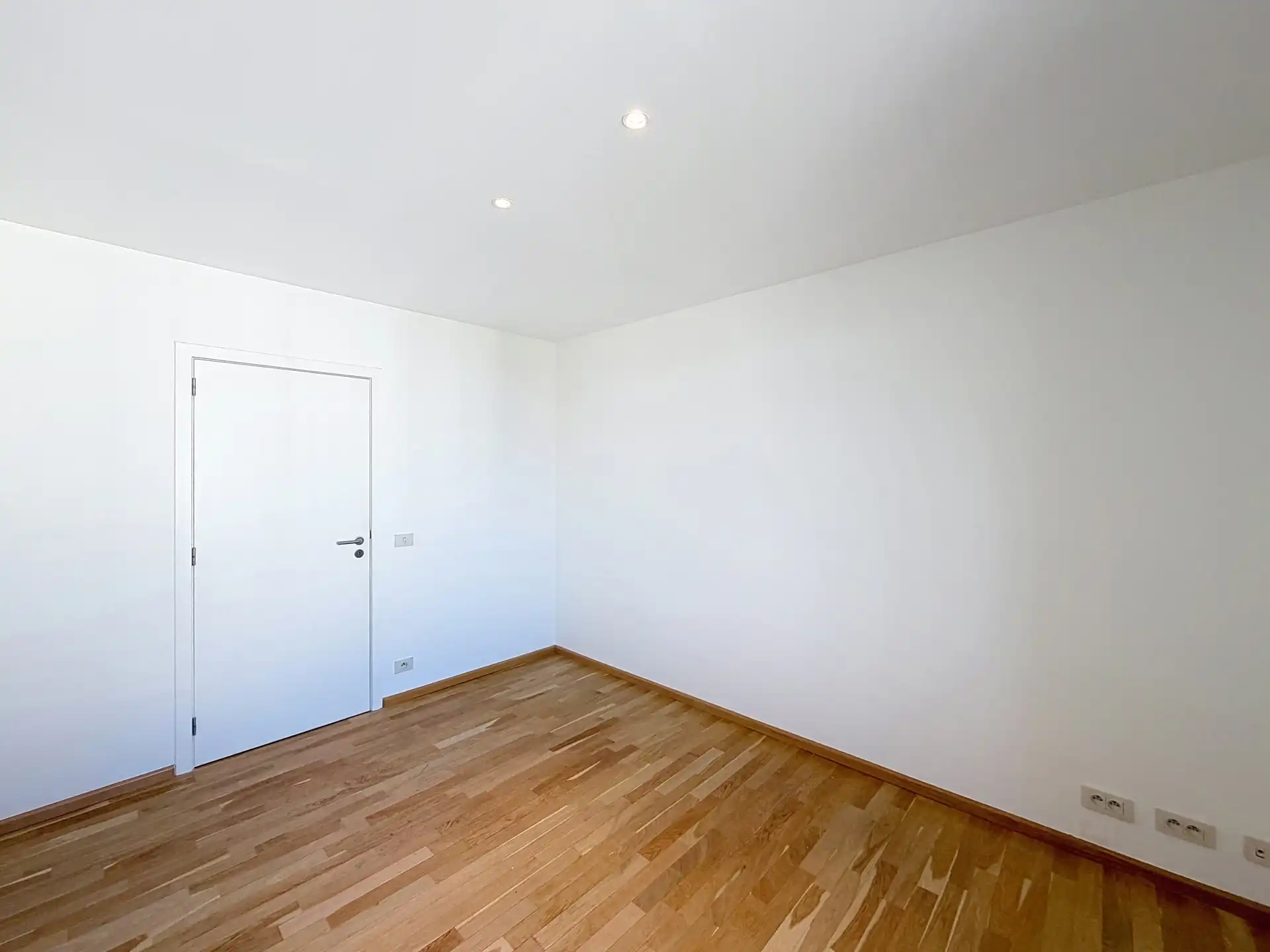 Appartement met 2 SLPK in het hooggelegen deel van St-Gillis foto 4