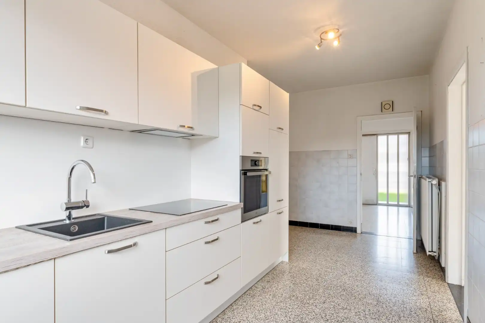 Ruime gezinswoning op een perceel van 9a60ca met 4 slaapkamers en een inpandige garage nabij het centrum van Opoeteren foto 8