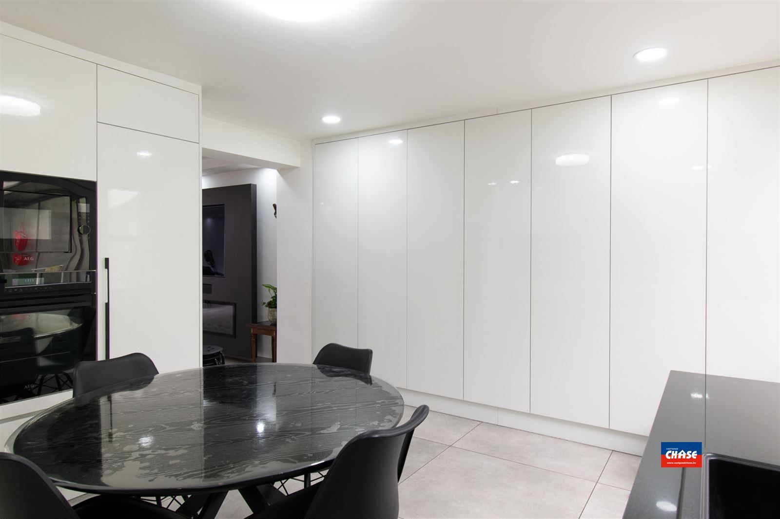 Gerenoveerde rijwoning met 4/5 slaapkamers en grote tuin foto 7