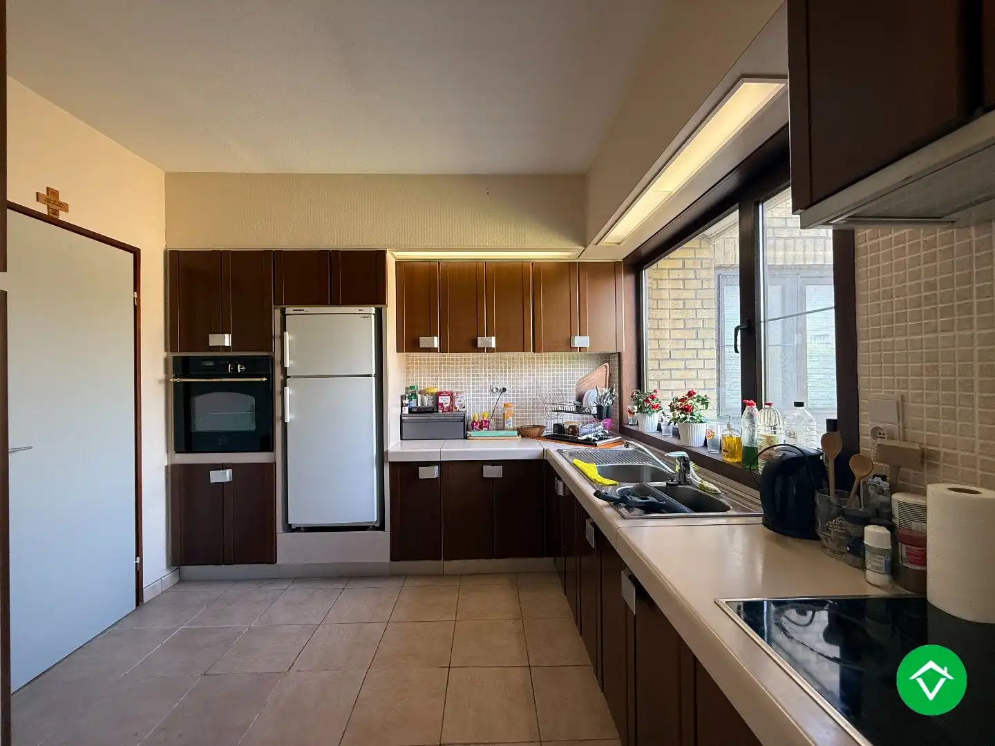 Rustig gelegen gelijkvloerse halfopen woning met 2 slpk's + dubbele garage foto 7