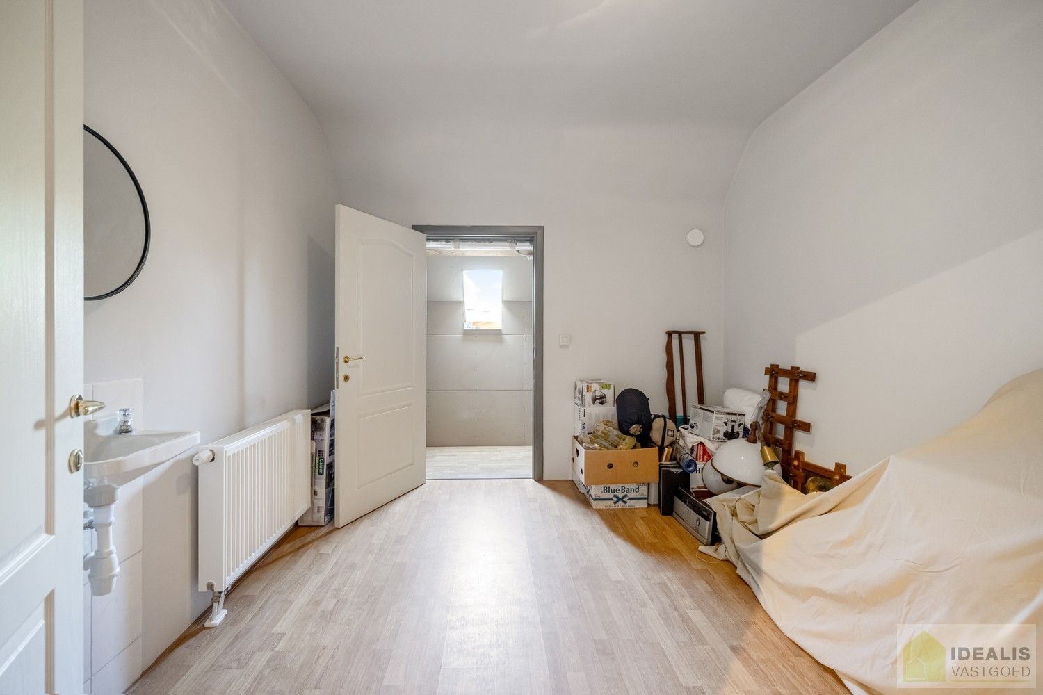 ZEER RUIM OPGEZETTE (360m²!) EN KNAP AFGEWERKTE EENGEZINSWONING OP RUSTIGE LOCATIE MET MAAR LIEFST 8!! SLAAPKAMERS foto 25