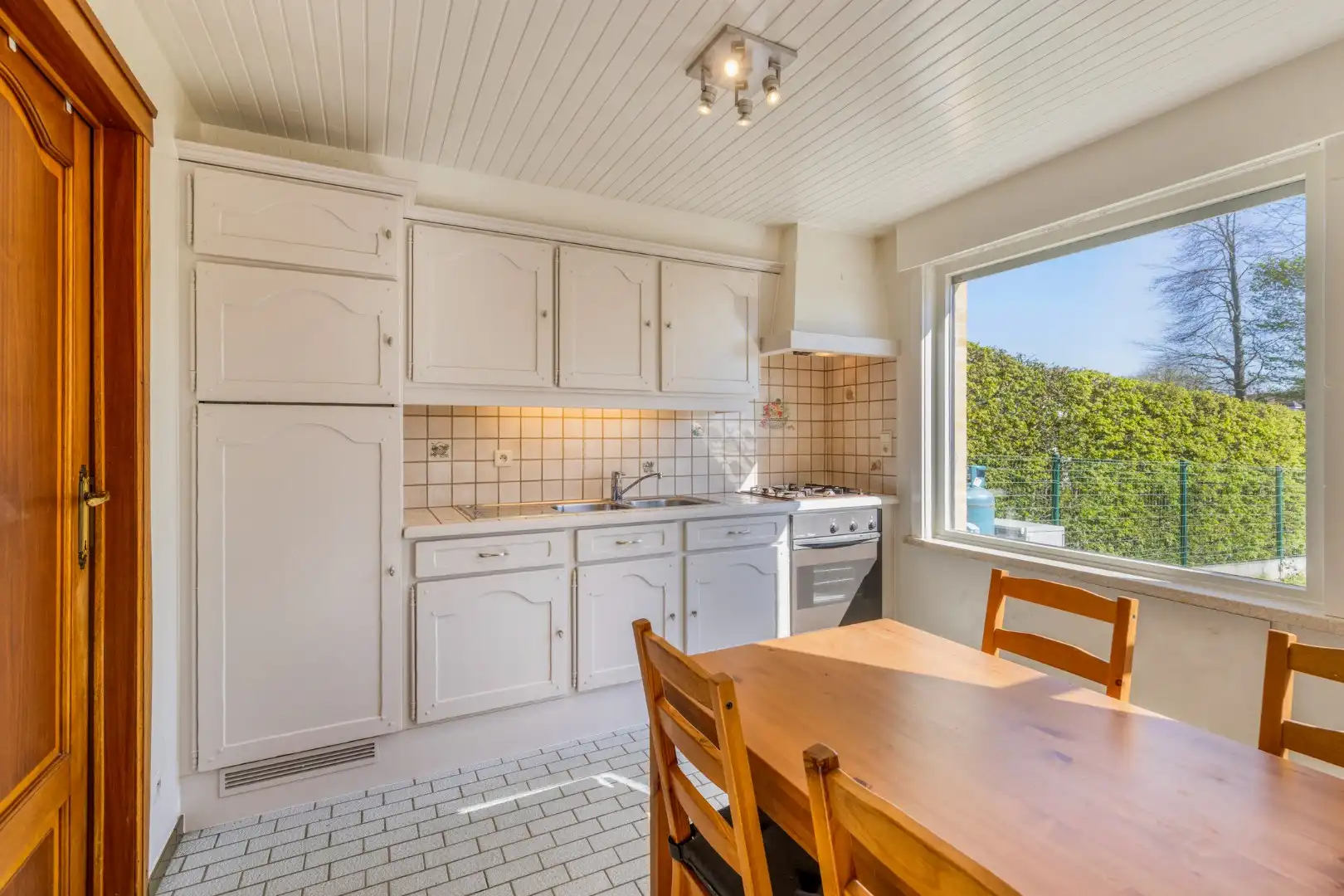 Heel aangename woning met grote tuin in een rustige buurt! foto 9