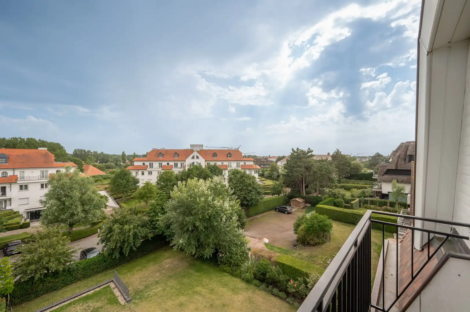 Hoekappartement van 130m² gelegen in een villa residentie in het Zoute. foto 10