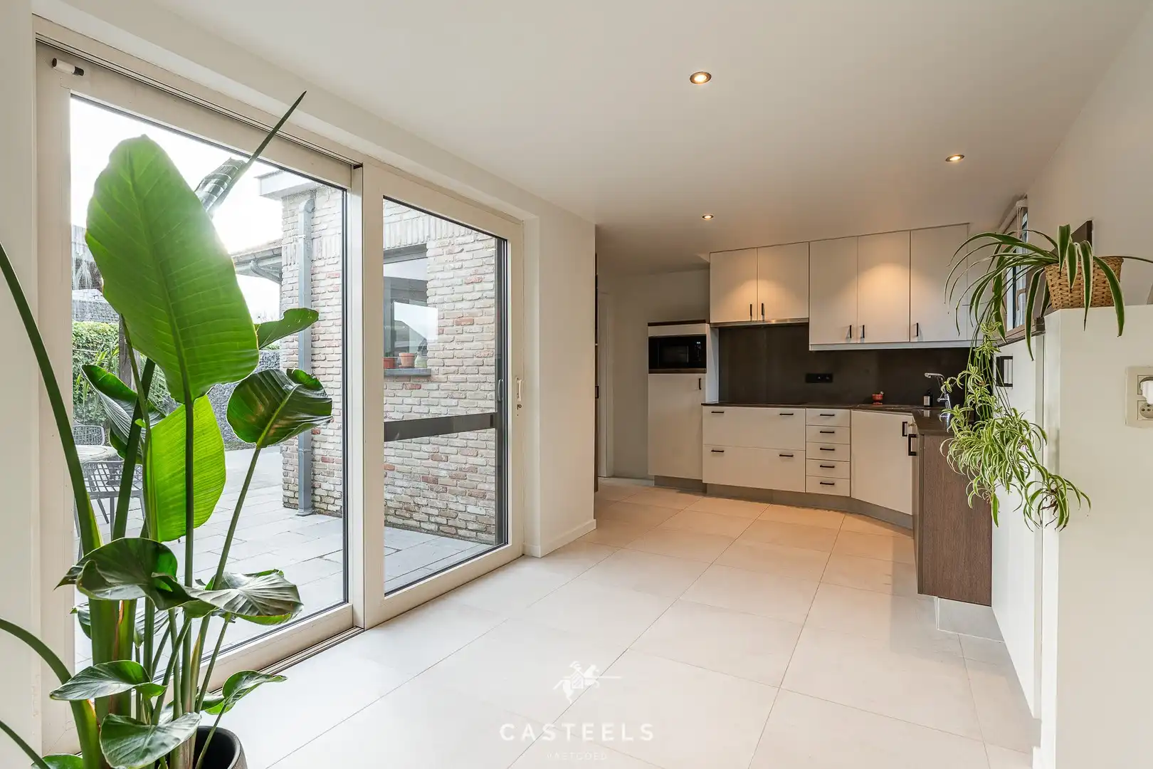 Met smaak gerenoveerde woning te koop in Gavere foto 7