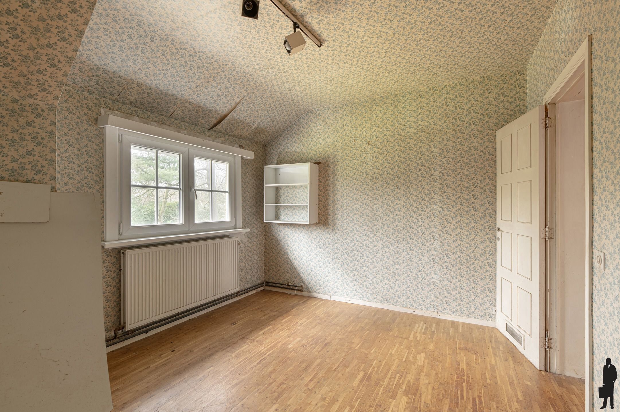 In Vriesdonk, op wandelafstand van de  openluchtschool Sint-Ludgardis gelegen, volledig te renoveren villa op ca. 1.800 m². foto 10