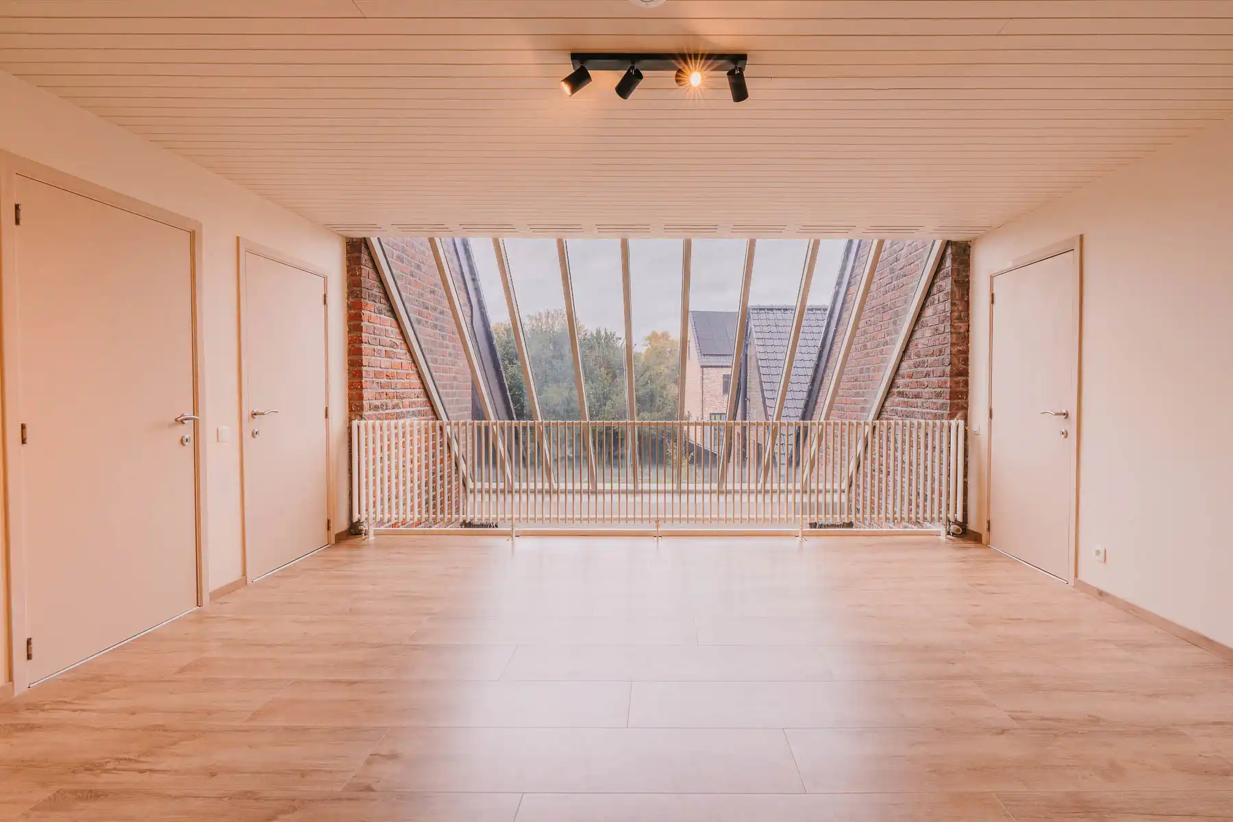 Ruime gezinswoning met praktijkruimte/kangoeroewoning foto 18